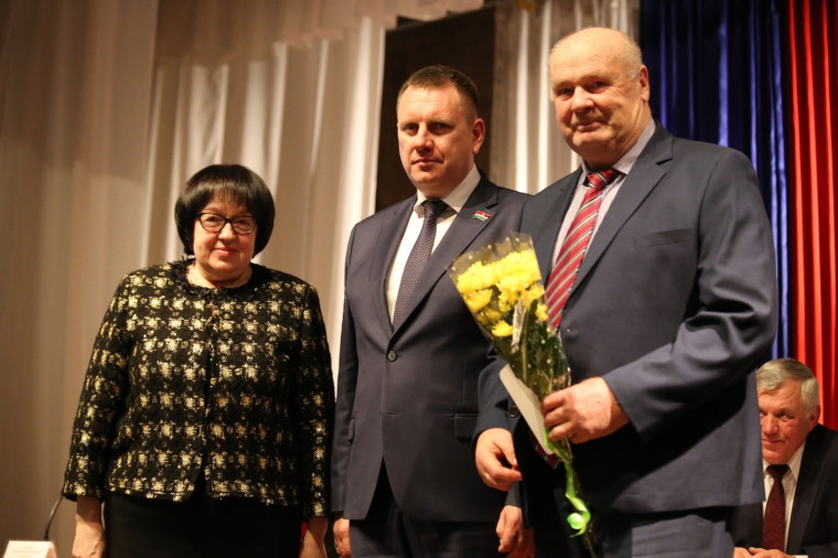 В Сухиничах  состоялся отчет главы администрации района Александра Колесникова об итогах социально-экономического развития муниципалитета в 2022 году.