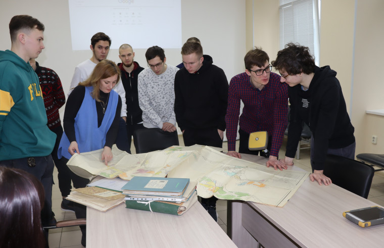 Студенты КГУ им. К.Э. Циолковского продолжили знакомство с деятельностью калужского Росреестра в области геодезии и государственного земельного надзора.