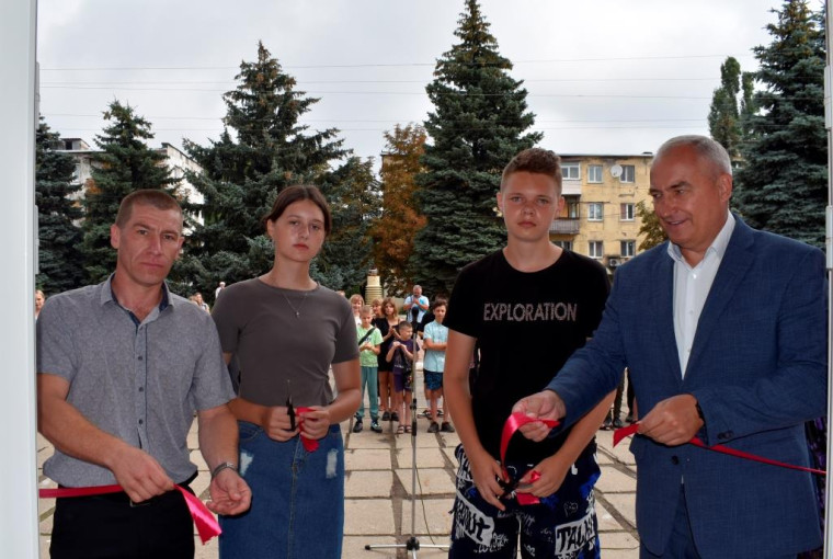Благодарственные письма вручены калужским строителям, отличившимся при восстановлении спортшколы в Первомайске.