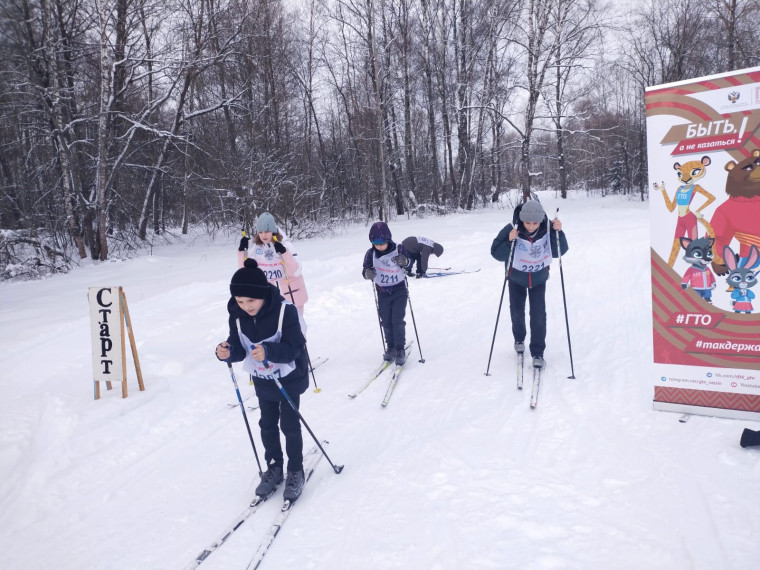 ГТО: Новый день и новые участники, на этот раз «Шлипповская СШ», «Немерзская ОШ» и «СШ№4» включились в акцию «Снег, лыжи, ГТО».