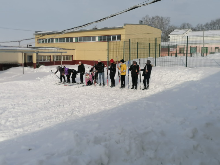 ГТО: Новый день и новые участники, на этот раз «Шлипповская СШ», «Немерзская ОШ» и «СШ№4» включились в акцию «Снег, лыжи, ГТО».